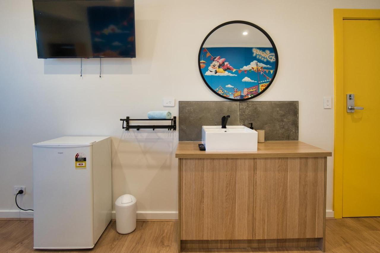 אדלייד Dreamy Stays Accommodation - Private Rooms With Shared Bathrooms מראה חיצוני תמונה